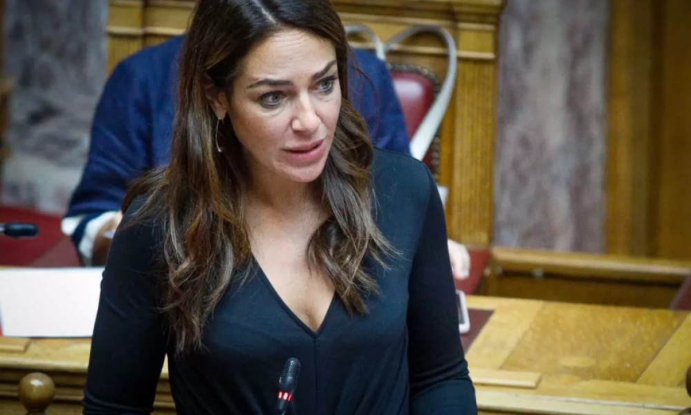 Μιχαηλίδου: Όσοι χρωστούν πάνω από 100 ευρώ δεν θα έχουν ασφαλιστική ικανότητα - Στα 415 ευρώ το δώρο Πάσχα